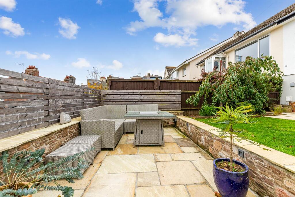 A07 - 25 Church Road Dartmouth - 251014.jpg