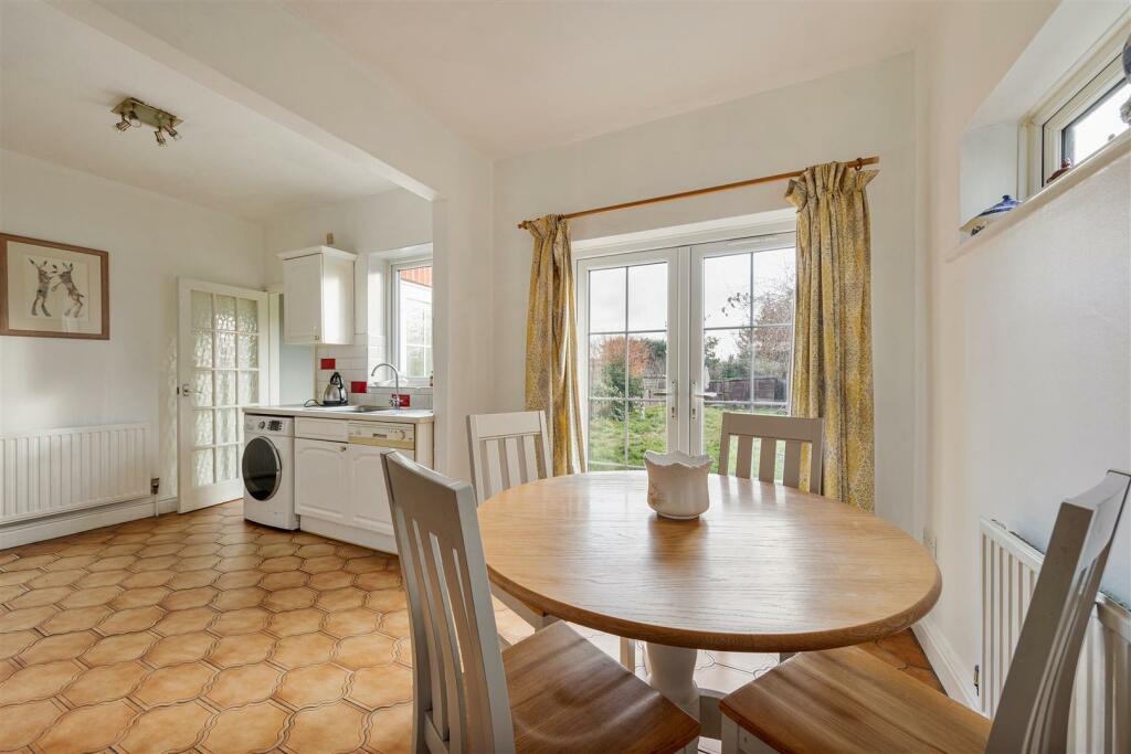 Larkshall Road, E4