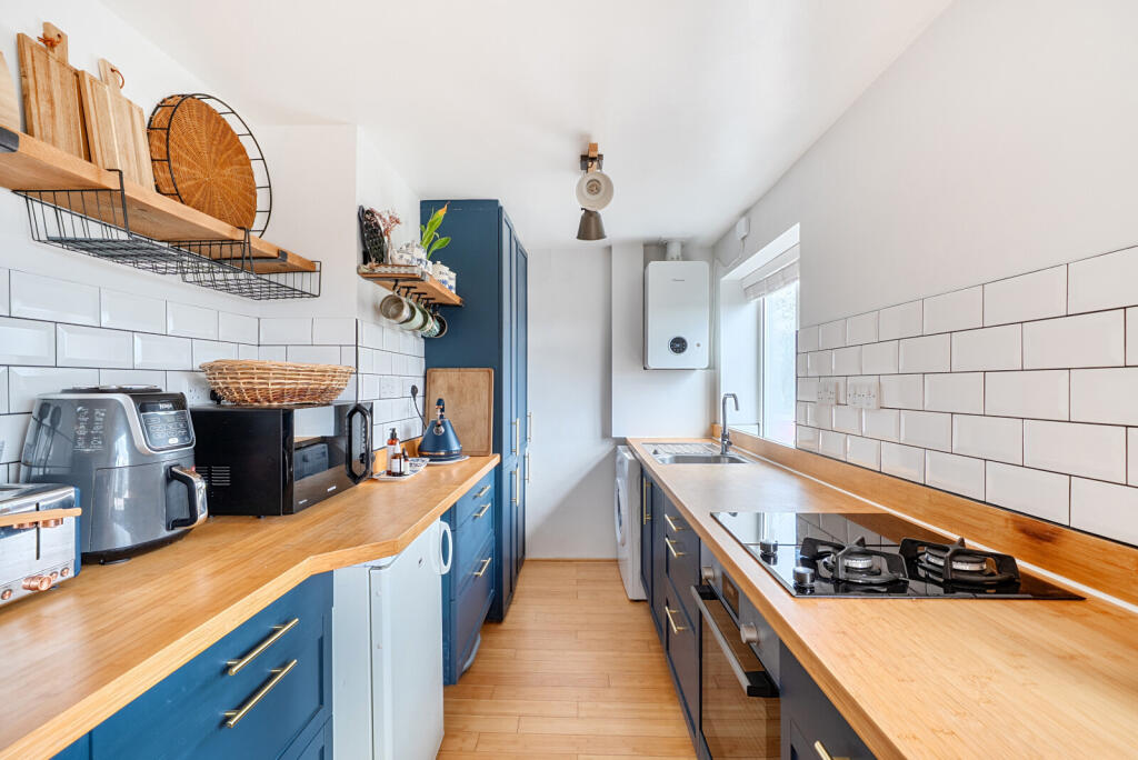 1393702-19-695cf8...