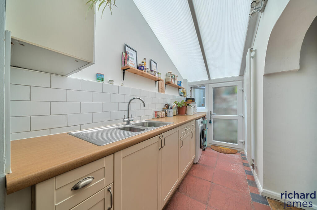 8cfbf318a7534d00b956e13b395d4f59