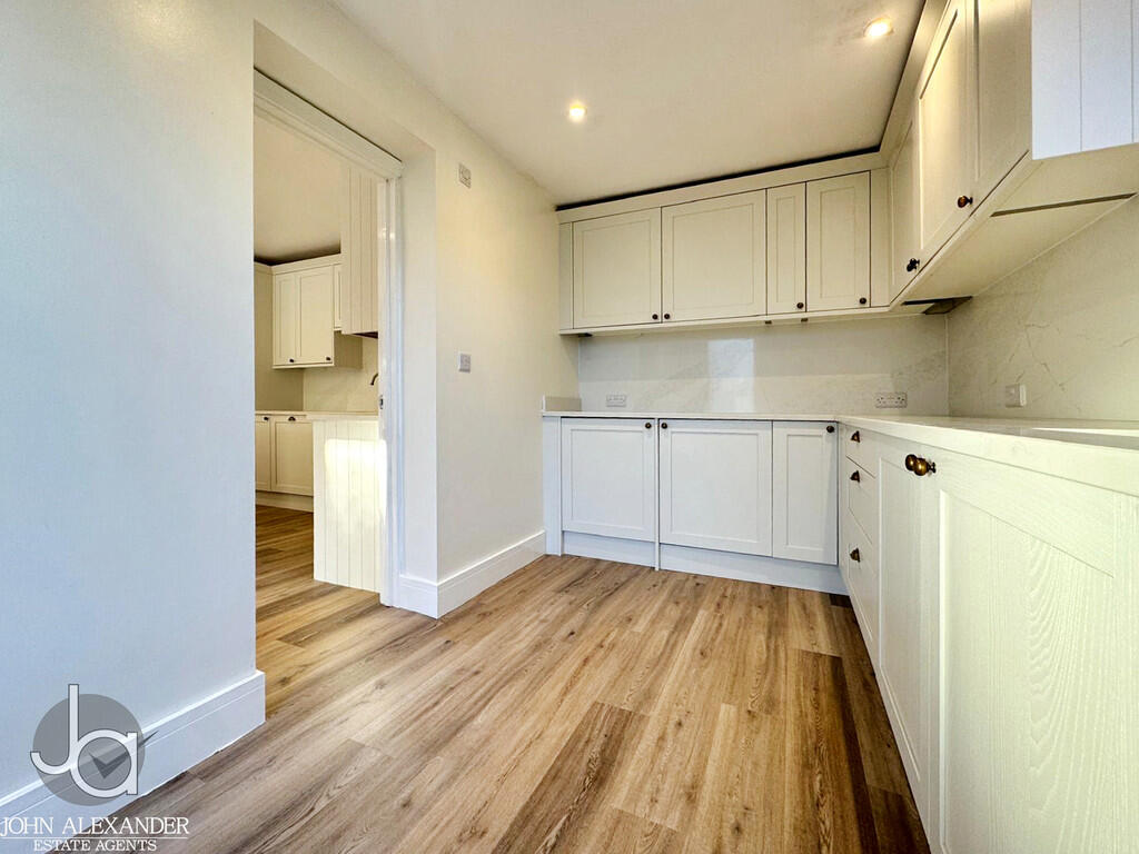 f1ebba00-8987-449...