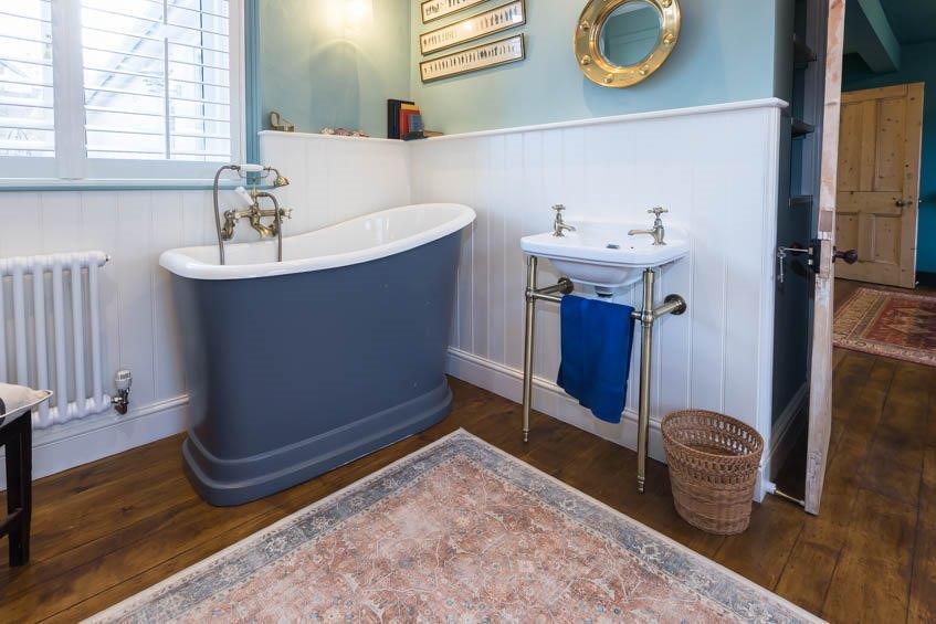 SLIPPER BATH IN GF BEDROOM (002).jpg