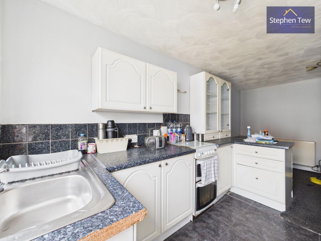 Kitchen/ Dining Room