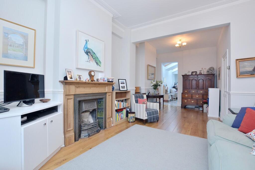 24'3 Double Reception Room