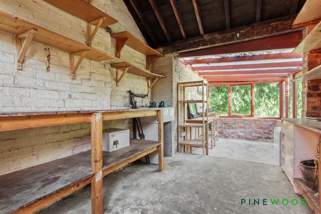 STORE POTTING ROOM