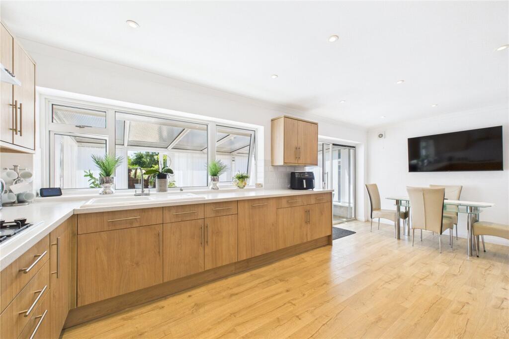 Kitchen/ Dining Room