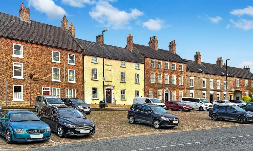 10 North End front Ed.jpg