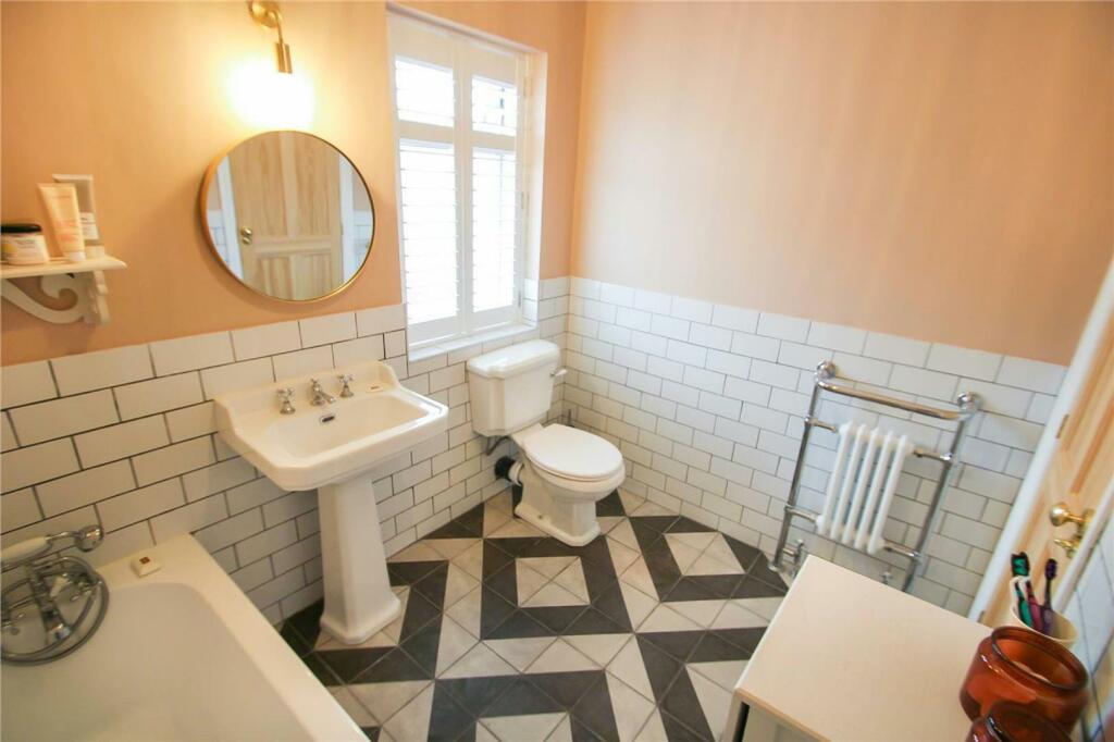 Bathroom Aspect 2