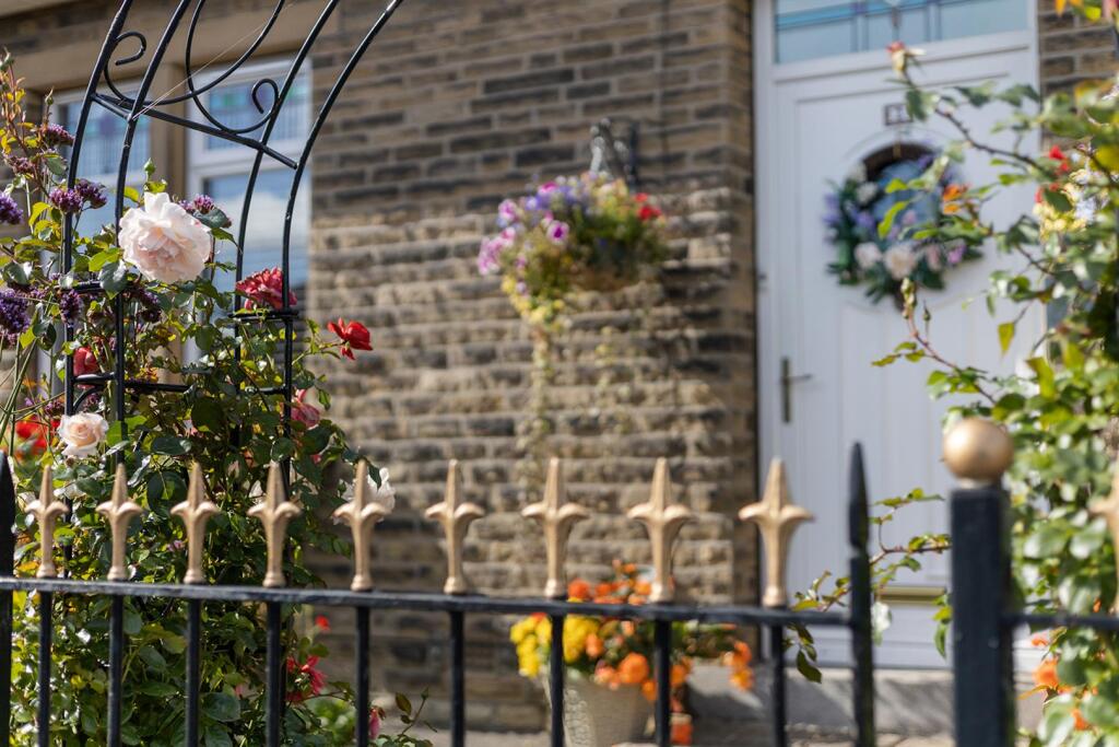 2 Linden Road, Elland 06_297.jpg