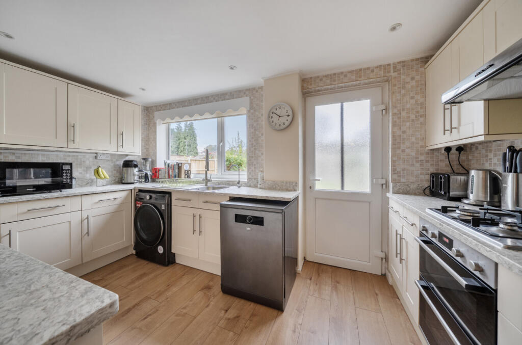 1361685-8-68ee1a1...