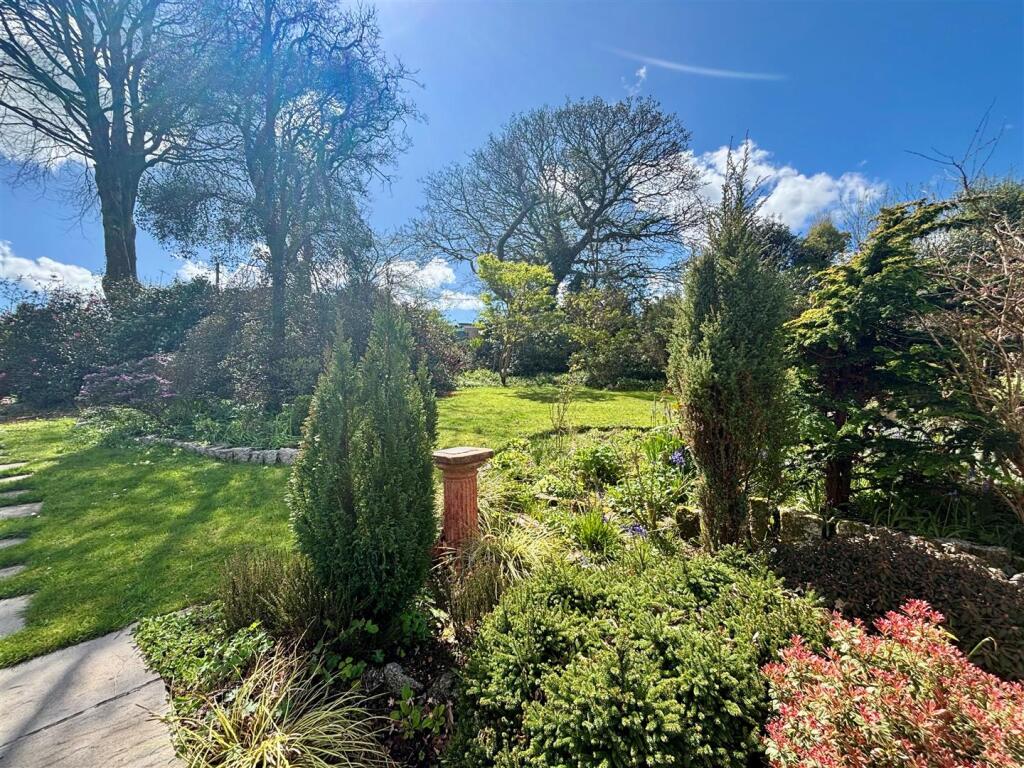 GARDEN1.jpg
