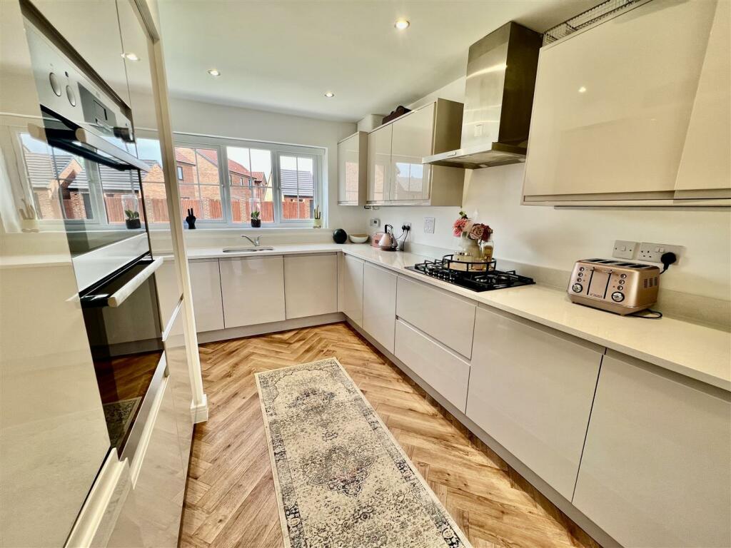 KITCHEN/DINER/PLAYROOM