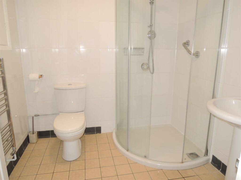 Shower Room: