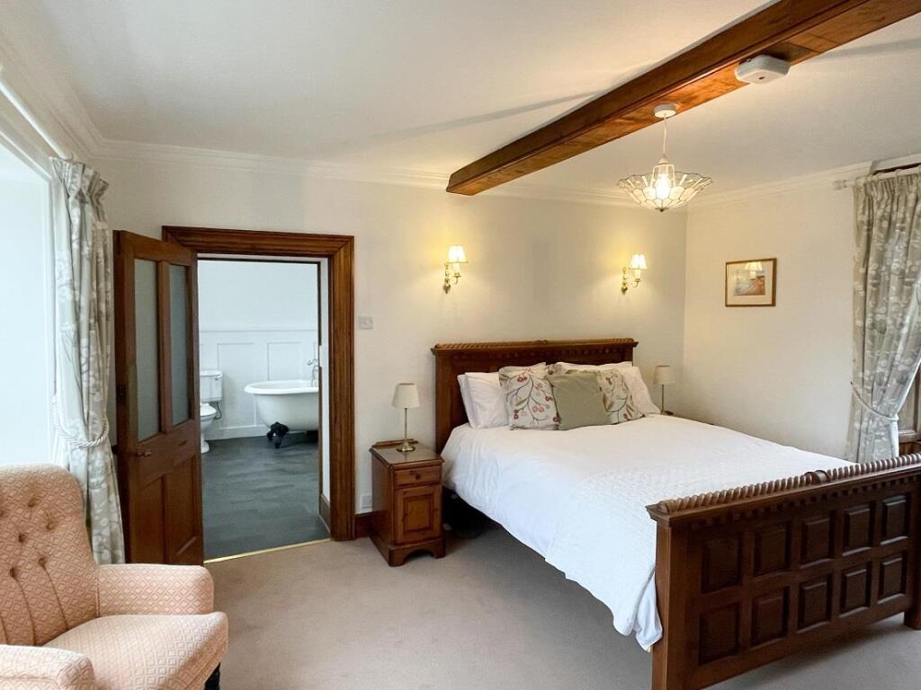 downstairs_bedroom_wqzh7v.jpg