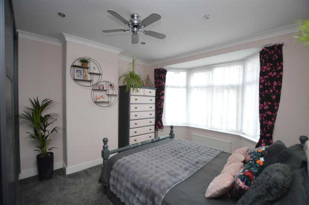 43 Station Road bed 1 a.JPG
