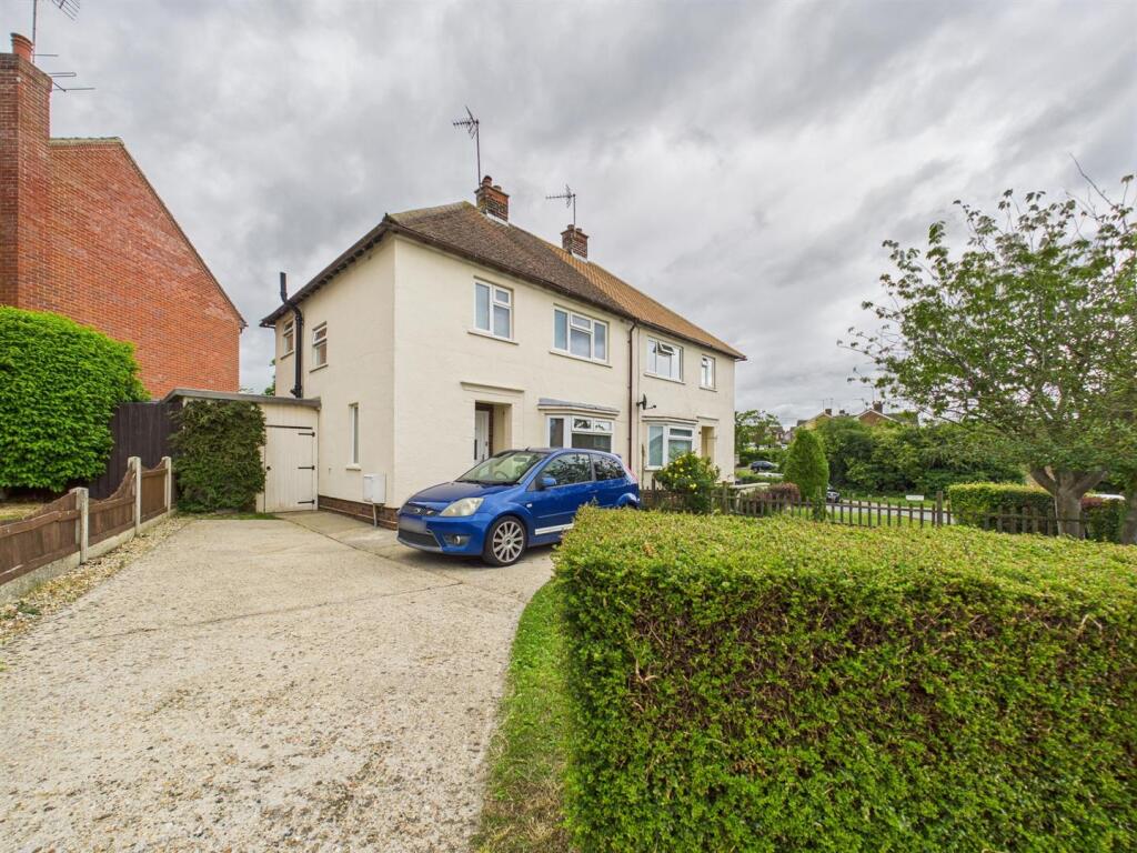 2 Pondfield Road Front 2.jpg