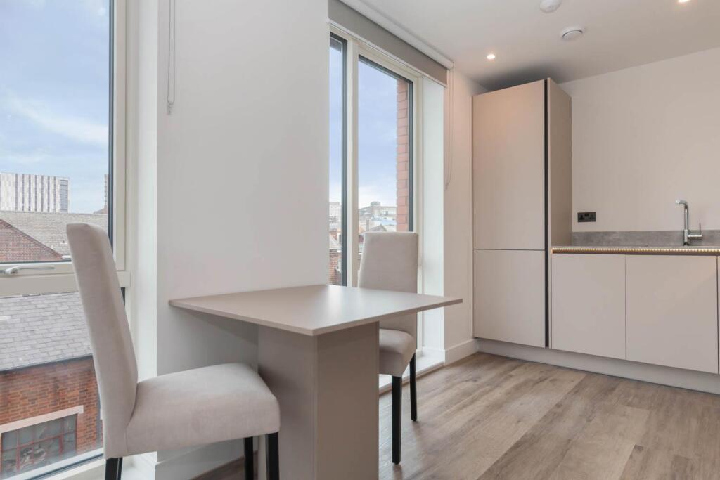 Lounge/dining room