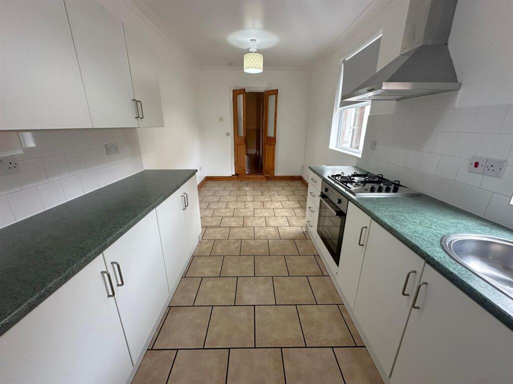 Kitchen 1.jpeg