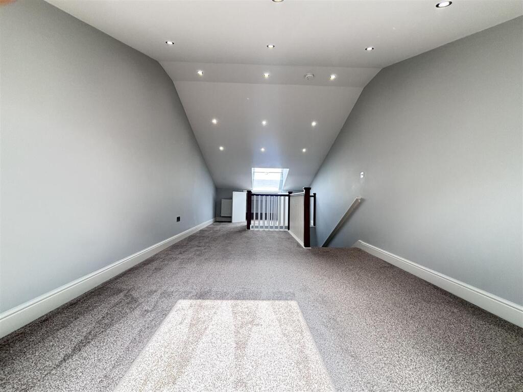 bedroom1.jpg