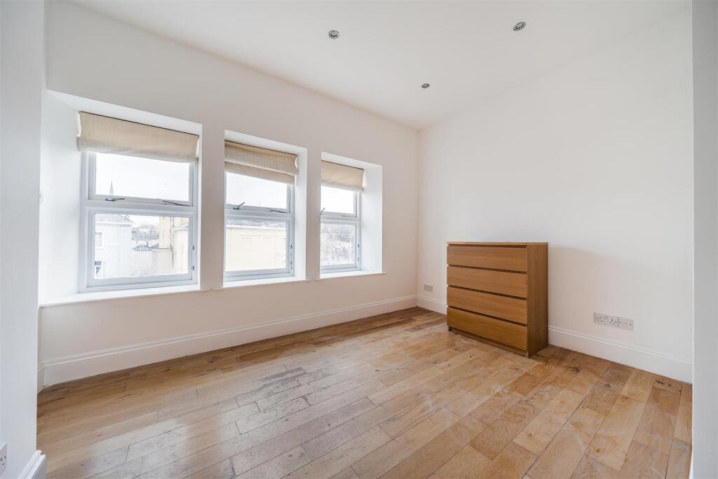 Bedroom 1.jpg