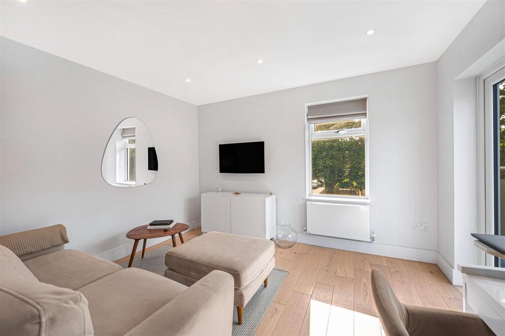 Flat 3, 42 Ellesmere.2.jpg