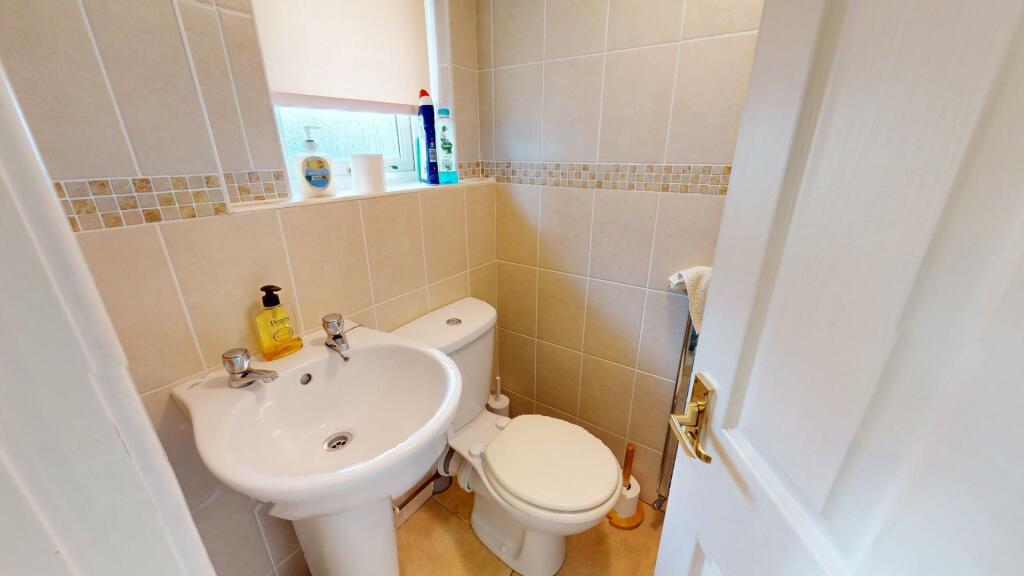 EN SUITE SHOWER ROOM