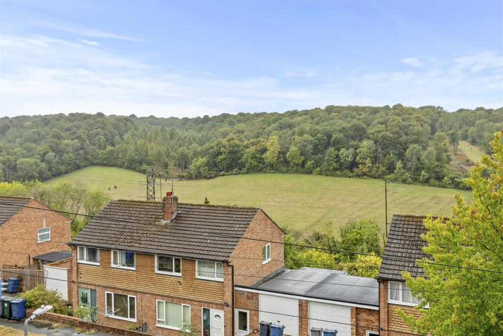 24 Arundel Road, HP12 4NE-13.jpg