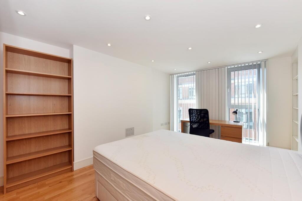 Flat 21, 10 Rochester Row (10).JPG