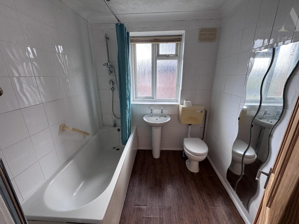 17 Tanhouse Farm Road Bathroom