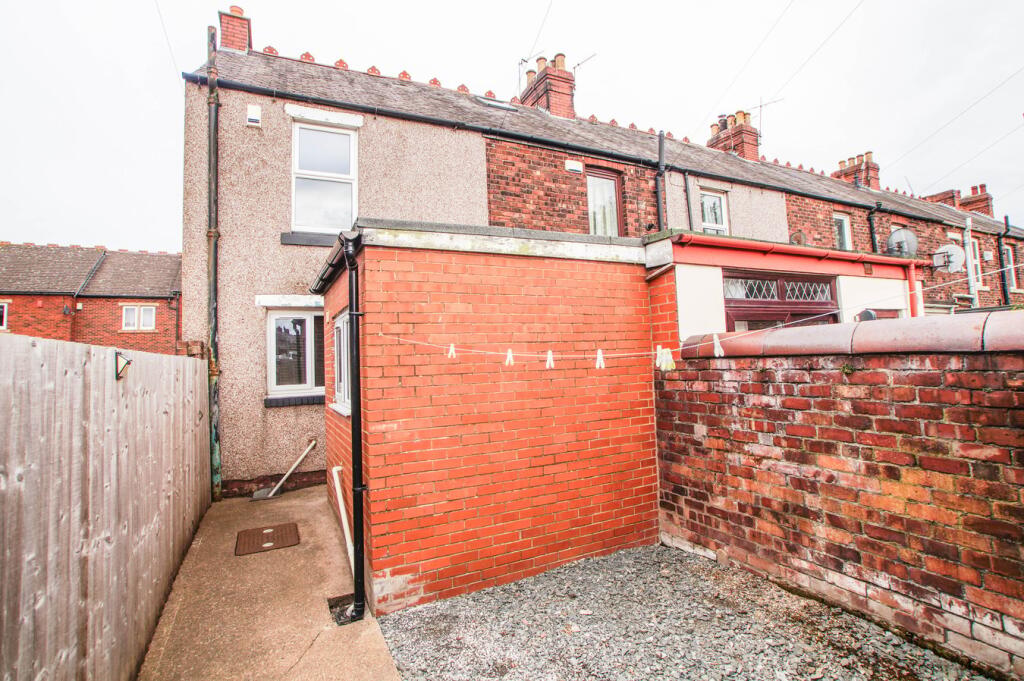 Rear Garden &amp; Outbuilding