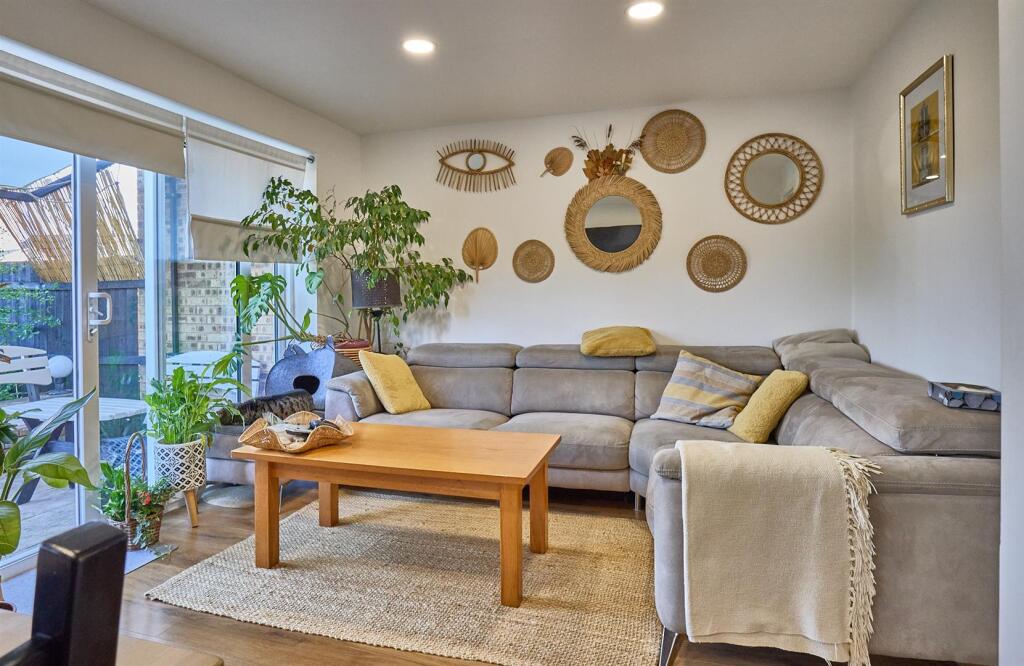 L Shaped Lounge/Dining Room to Rear