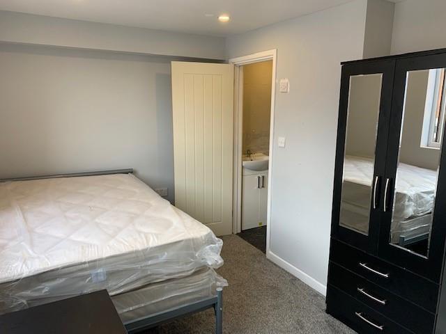 bedroomm.jpg