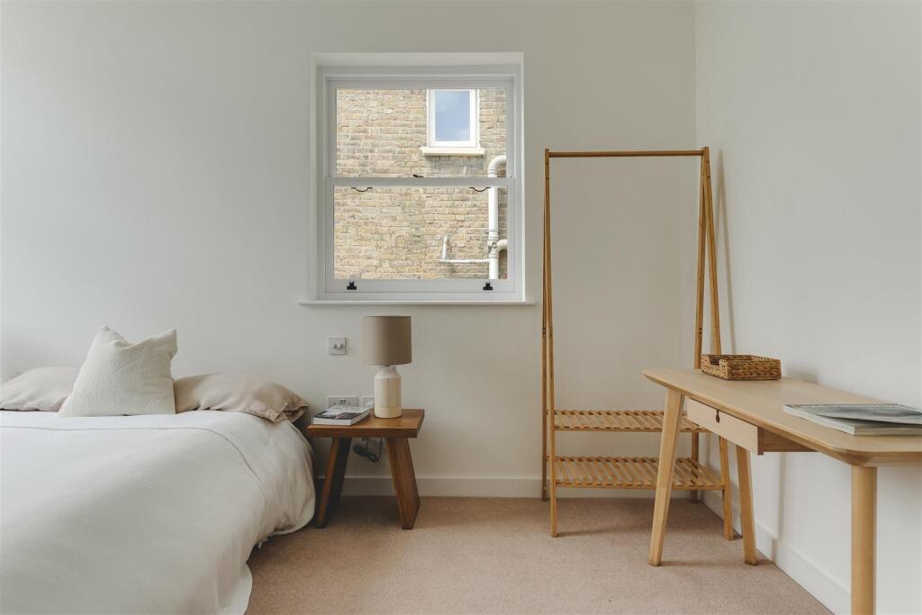 Clissold Crescent-2.jpg