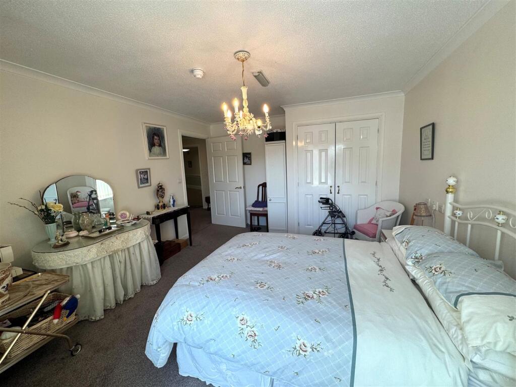 215 BPV bedroom 2.jpg