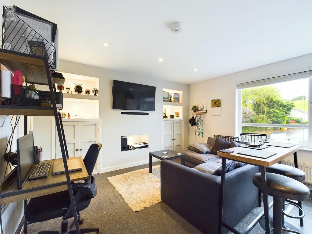 OPEN PLAN LIVING SPACE