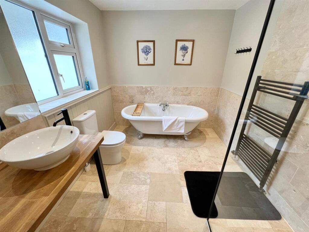 Bath/ Shower Room