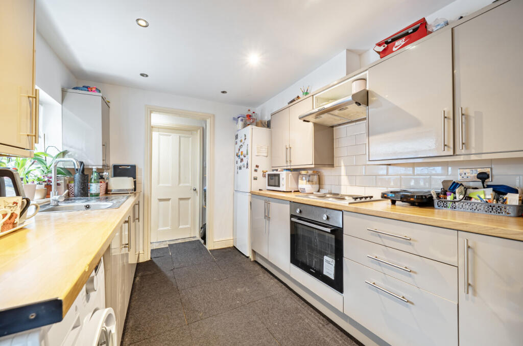 1363060-7-68e5979...