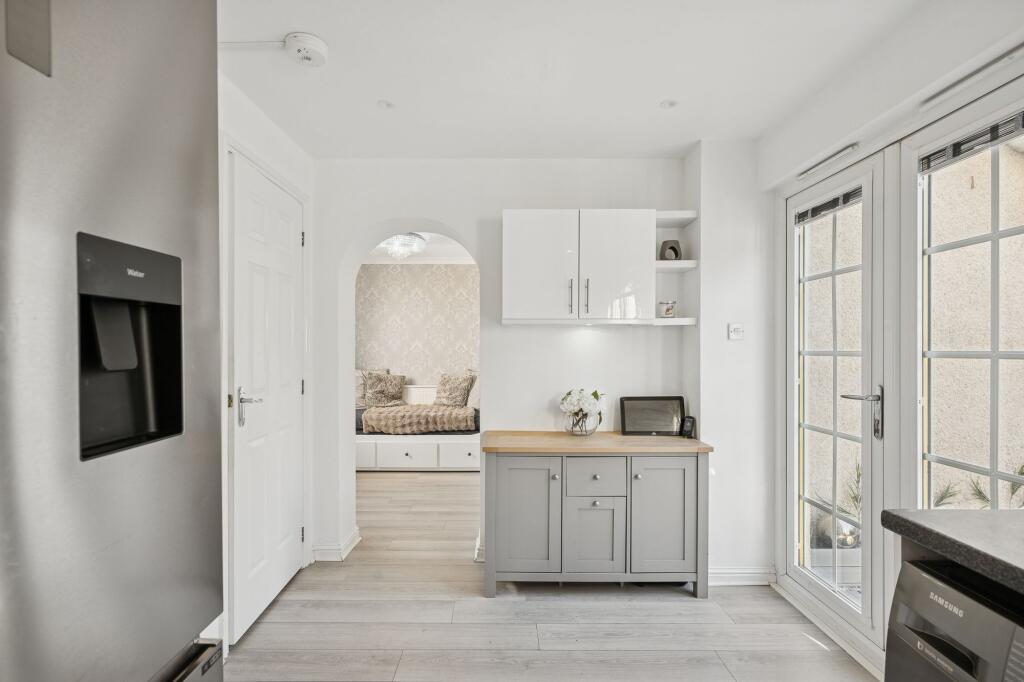 Kitchen/ Dining