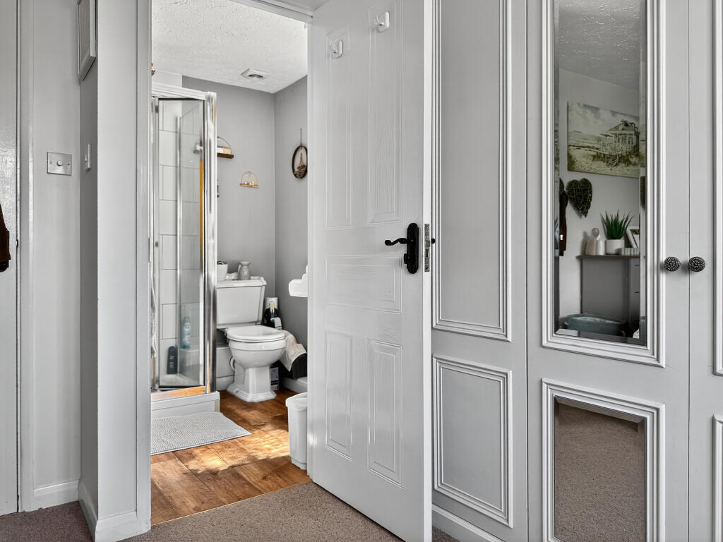 087_Photo 12-08-2025, 12 49 01