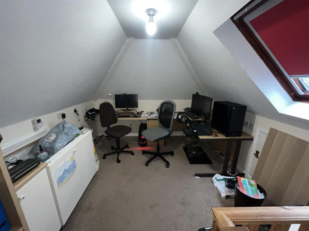 LOFT ROOM/STUDY/BEDROOM 4