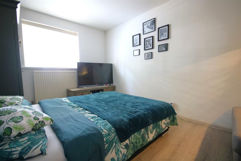 bed1.JPG