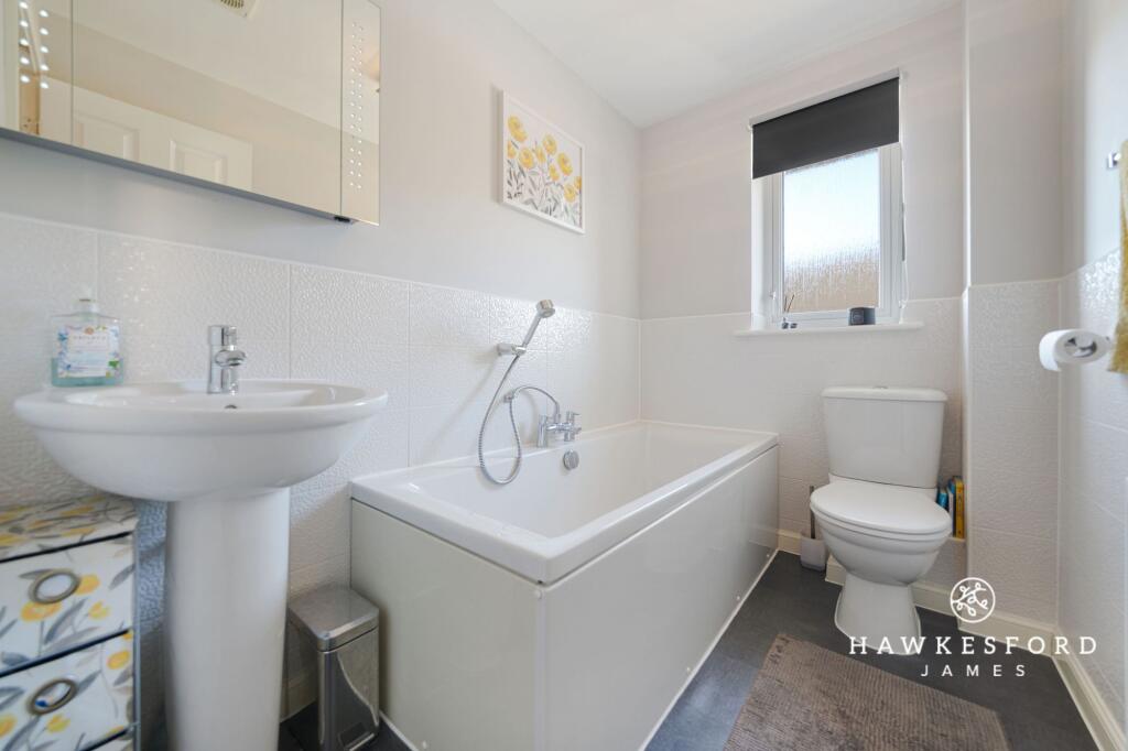 Cornflower Way, Minster on Sea - Family bathroom