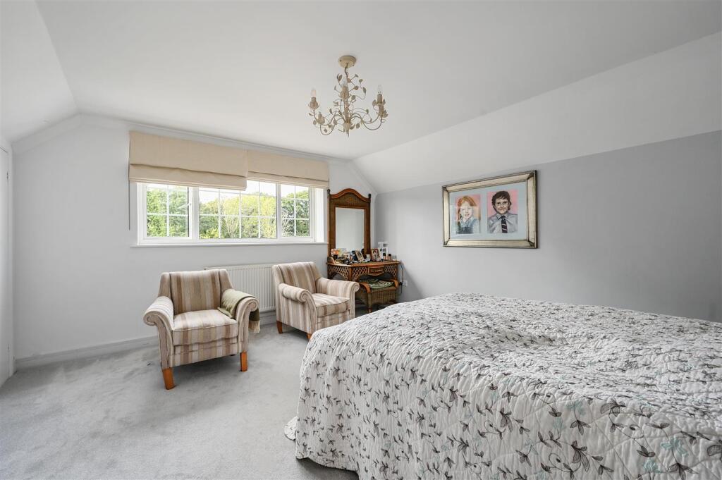 1 EWHURST CLOSE (15).jpg