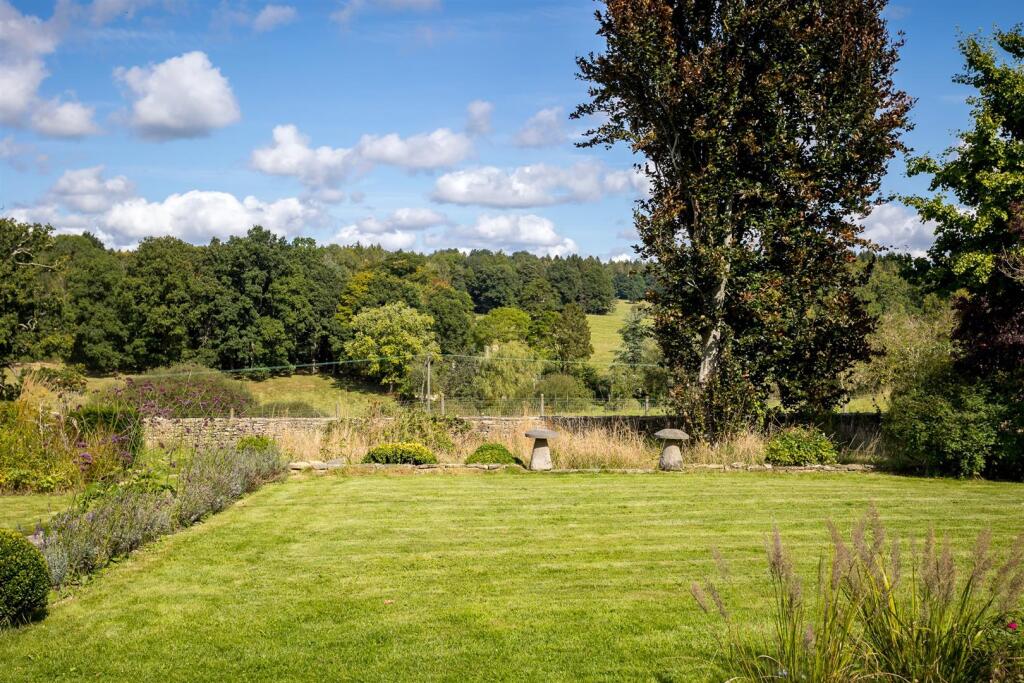 28 - 9-10 Sherborne - GL54 3DU - Web.jpg