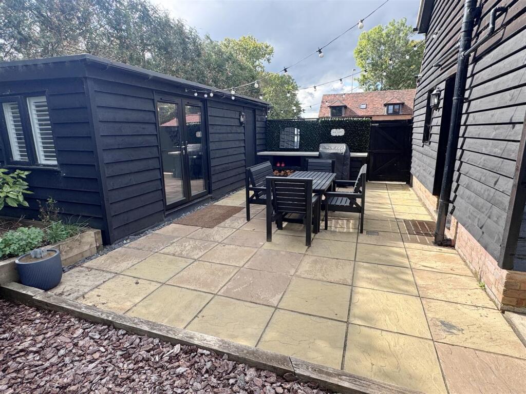 Grd Patio Area 1.JPG