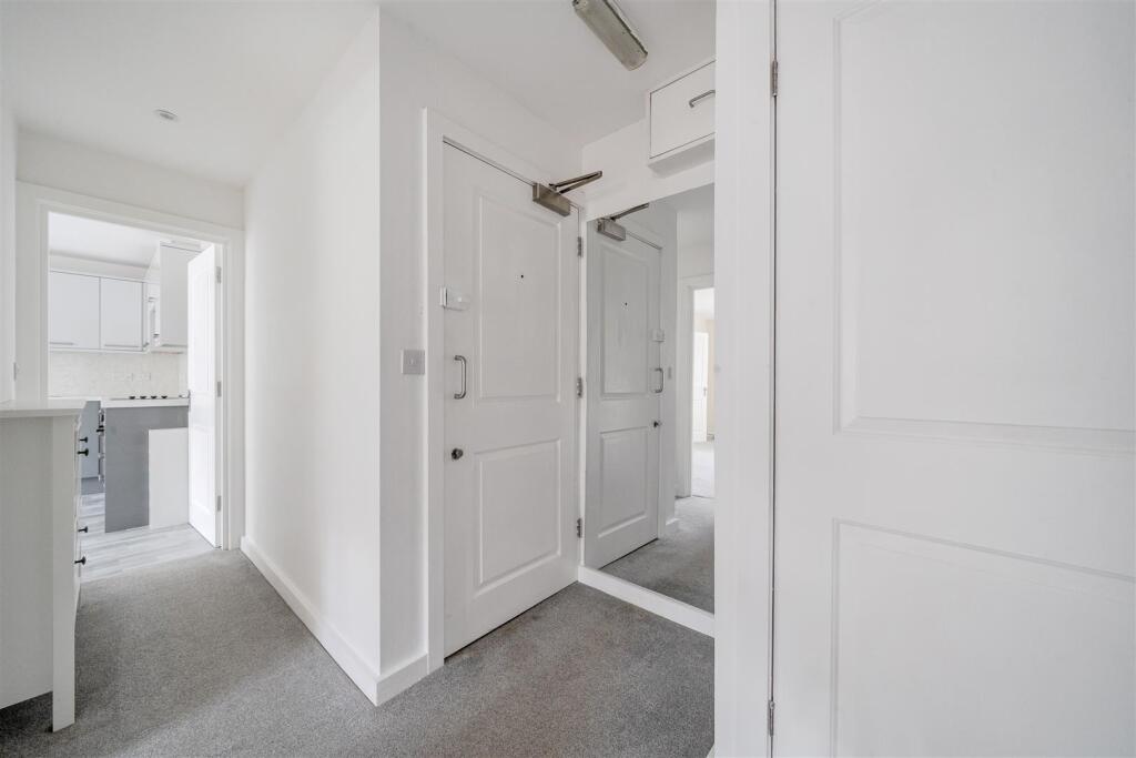 Entrance hall.jpg
