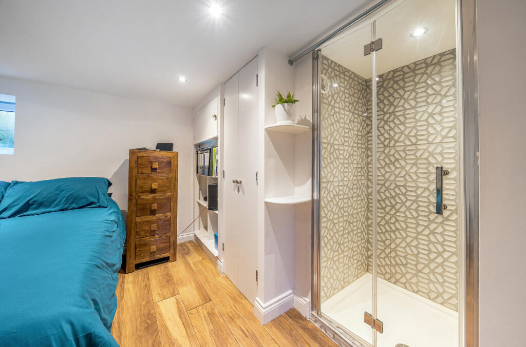 1358142-5-68d1727...