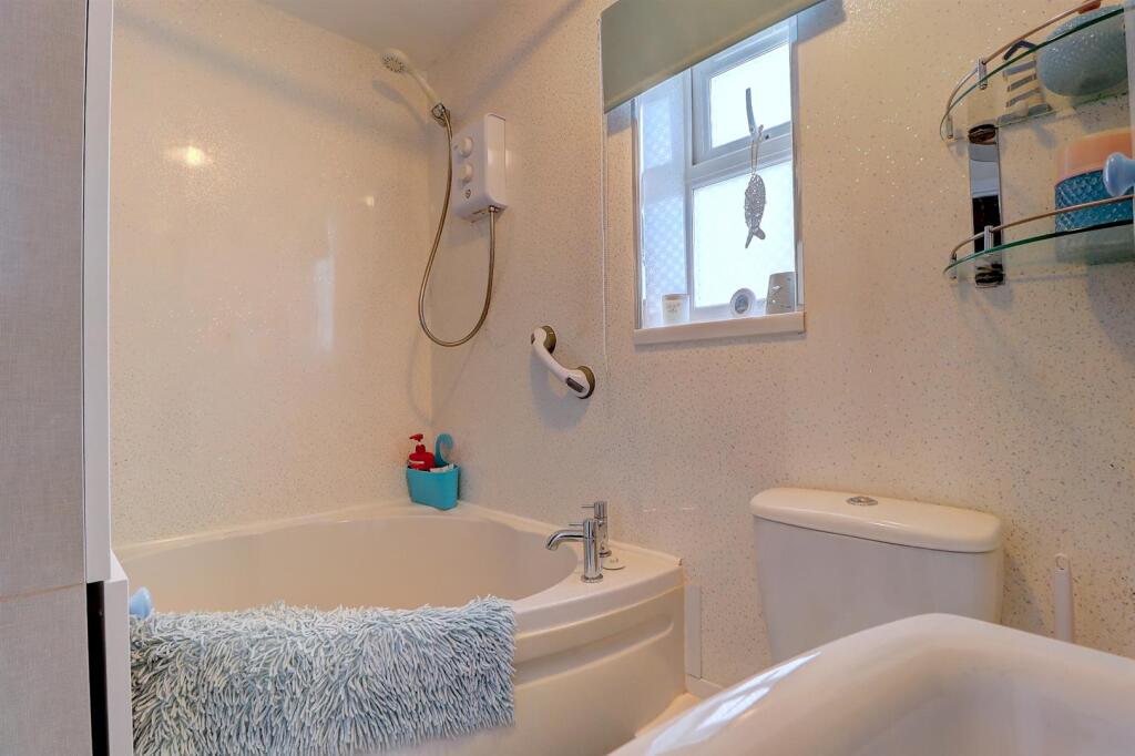 Bathroom .1.jpg