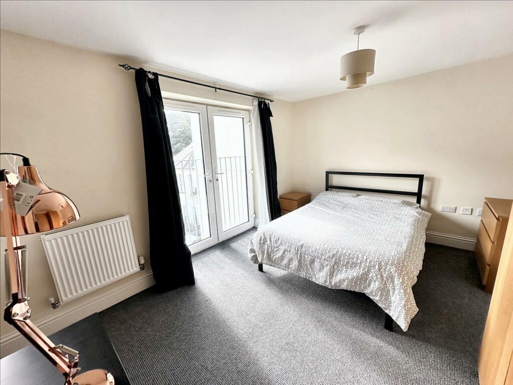 quaker bedroom (2).jpeg
