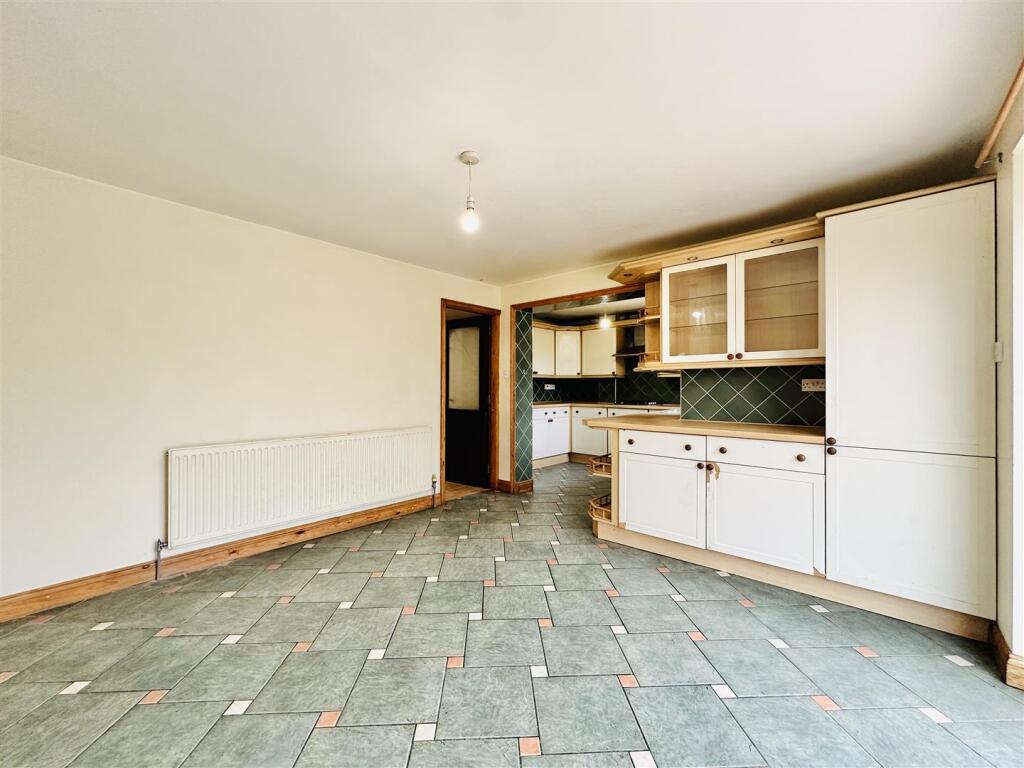 KITCHEN &amp; DINER